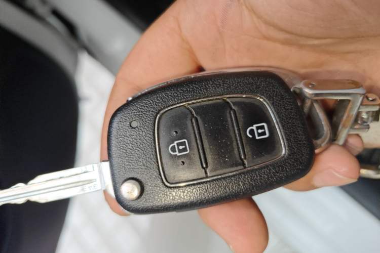 Used Hyundai Verna (older generation) 2017 1.4L Manual Huancai Edition China V Standard Vehicle Key