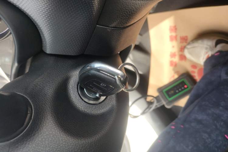 Used Hyundai Verna (older generation) 2017 1.4L Manual Colorful Skyroof Version China V Standard Vehicle Key