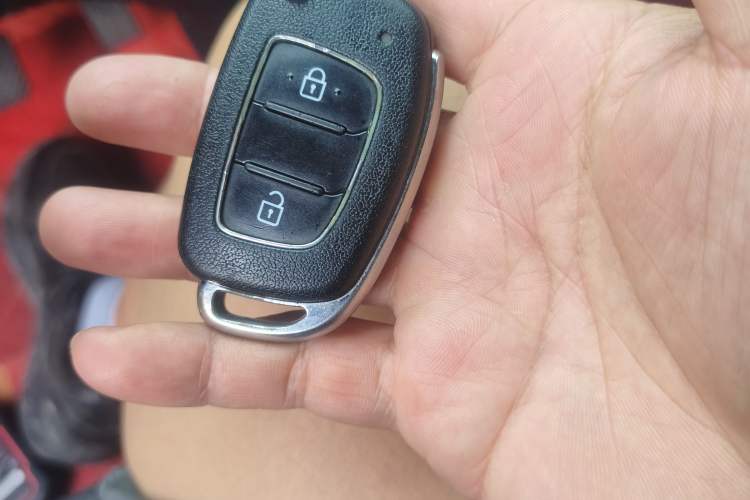 Used Hyundai Verna (older generation) 2017 1.4L Manual Huancai Edition China V Standard Vehicle Key