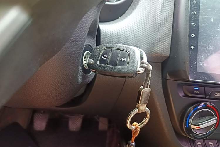 Used Hyundai Verna (older generation) 2017 1.4L Manual Huancai Edition China V Standard Vehicle Key