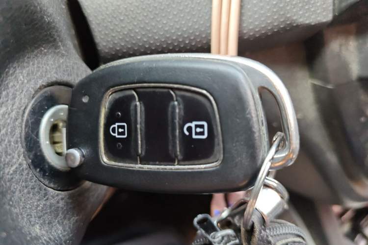 Used Hyundai Verna (older generation) 2017 1.4L Manual Huancai Connected Version China VI Vehicle Key