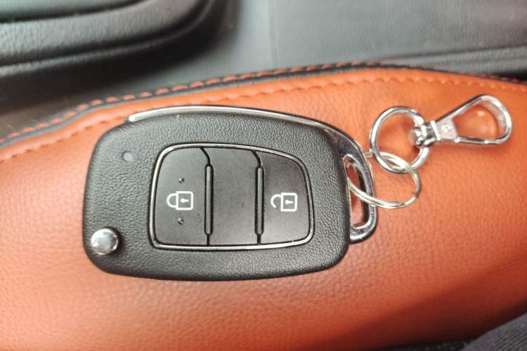 Used Hyundai Verna (older generation) 2017 1.4L Manual Refreshed Version China VI Standard Vehicle Key