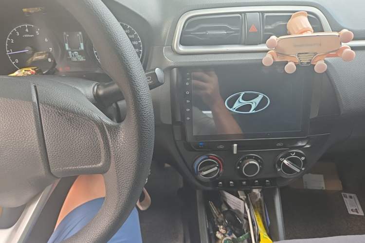 Used Hyundai Verna (older generation) 2017 1.4L Manual Refreshed Version China V Standard Audio And AC Panel