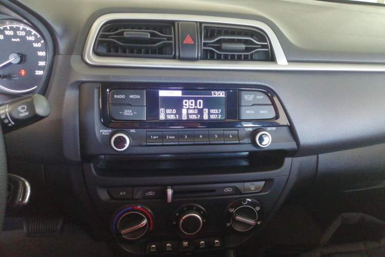 Used Hyundai Verna (older generation) 2017 1.4L Automatic YueXiang Edition China V-standard Audio And AC Panel
