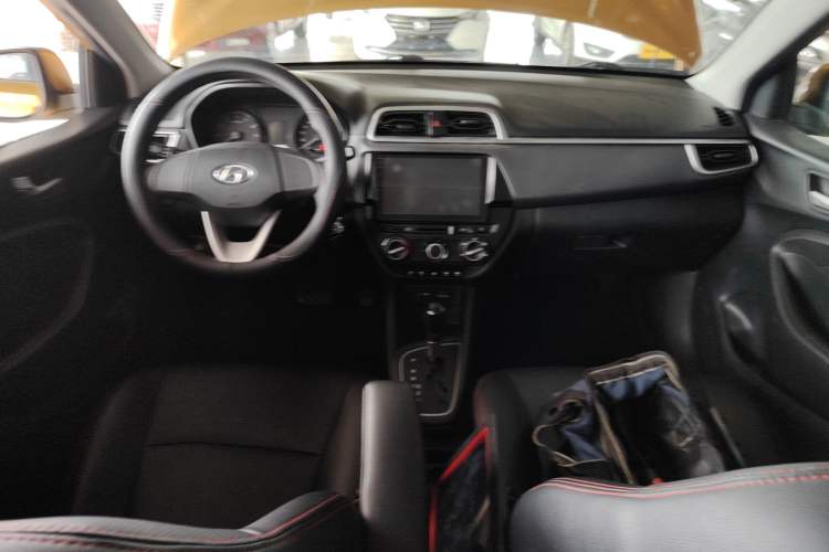 Used Hyundai Verna (older generation) 2017 1.4L Automatic YueXiang Edition China V-standard Center Console