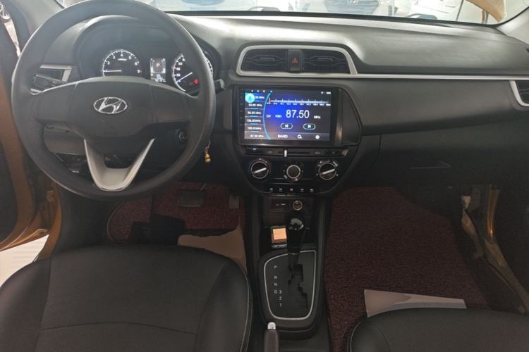 Used Hyundai Verna (older generation) 2017 1.4L Automatic YueXiang Edition China V-standard Center Console