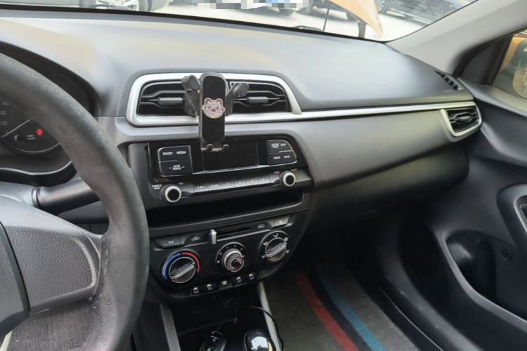 Used Hyundai Verna (older generation) 2017 1.4L Automatic YueXiang Edition China V-standard Center Console