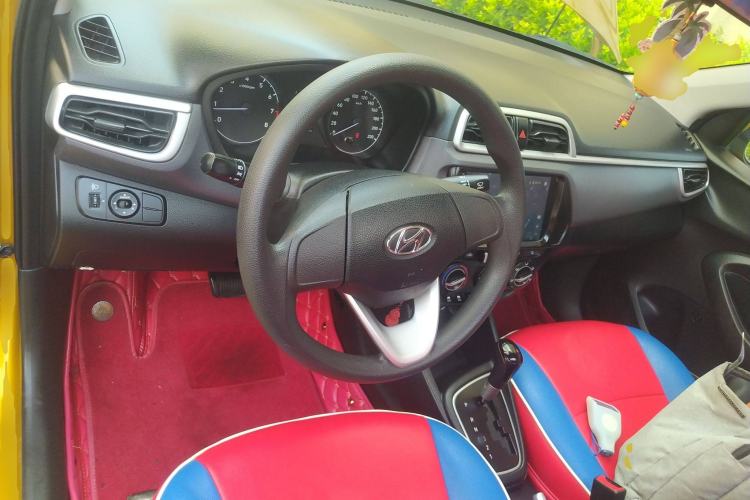 Used Hyundai Verna (older generation) 2017 1.4L Automatic YueXiang Edition China V-standard Center Console