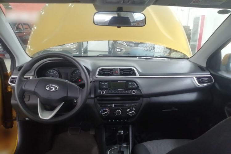 Used Hyundai Verna (older generation) 2017 1.4L Automatic YueXiang Edition China V-standard Center Console