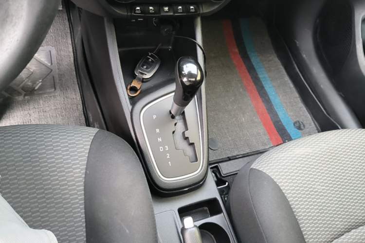 Used Hyundai Verna (older generation) 2017 1.4L Automatic YueXiang Edition China V-standard Gear Lever