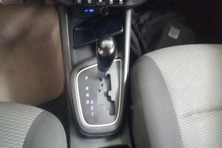 Used Hyundai Verna (older generation) 2017 1.4L Automatic YueXiang Edition China V-standard Gear Lever