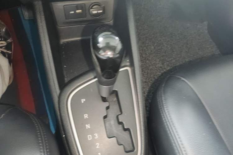 Used Hyundai Verna (older generation) 2017 1.4L Automatic YueXiang Edition China V-standard Gear Lever
