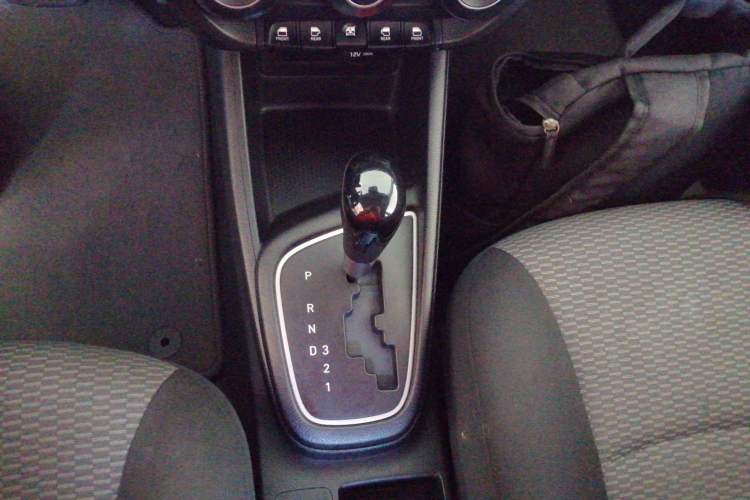 Used Hyundai Verna (older generation) 2017 1.4L Automatic YueXiang Edition China V-standard Gear Lever