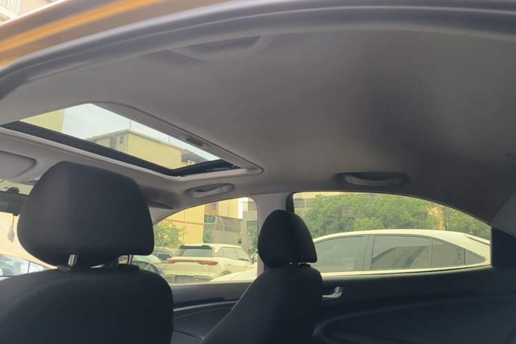 Used Hyundai Verna (older generation) 2017 1.4L Automatic YueXiang Edition China V-standard Headliner