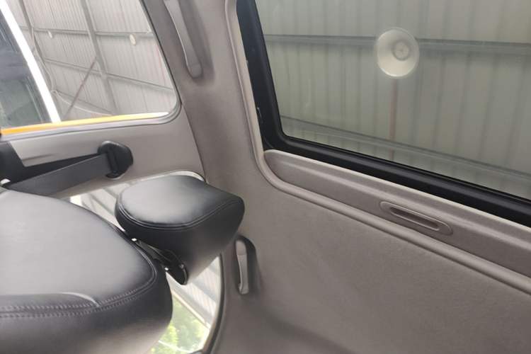 Used Hyundai Verna (older generation) 2017 1.4L Automatic YueXiang Edition China V-standard Headliner
