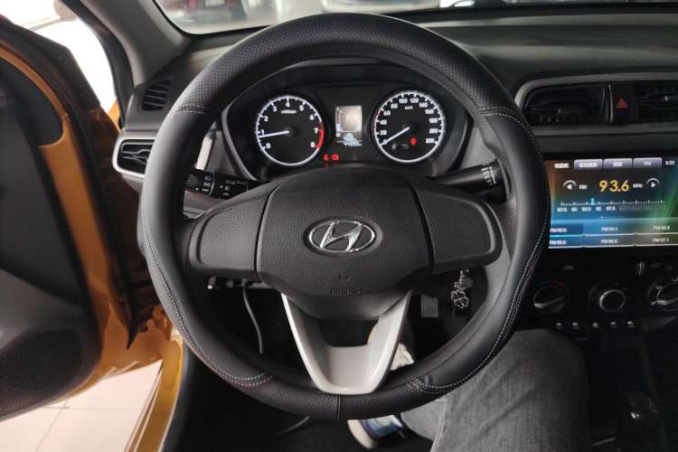 Used Hyundai Verna (older generation) 2017 1.4L Automatic YueXiang Edition China V-standard Steering Wheel