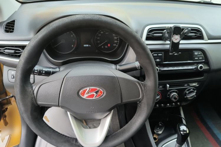 Used Hyundai Verna (older generation) 2017 1.4L Automatic YueXiang Edition China V-standard Steering Wheel