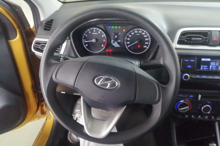 Used Hyundai Verna (older generation) 2017 1.4L Automatic YueXiang Edition China V-standard Steering Wheel