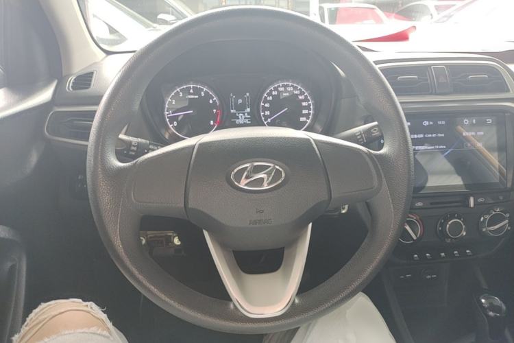 Used Hyundai Verna (older generation) 2017 1.4L Automatic YueXiang Edition China V-standard Steering Wheel