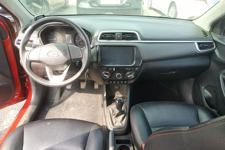 Used Hyundai Verna (older generation) 2020 1.4L Manual GL Refreshed Edition Center Console