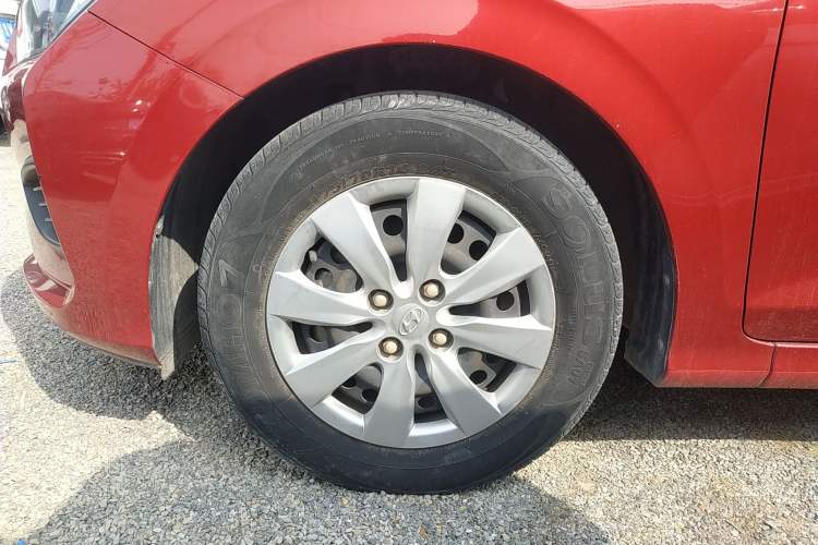Used Hyundai Verna (older generation) 2020 1.4L Manual GL Refreshed Edition Exterior 4