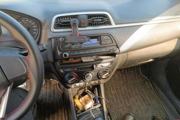 Used Hyundai Verna (older generation) 2020 1.4L Manual GL Refreshed Edition Audio And AC Panel