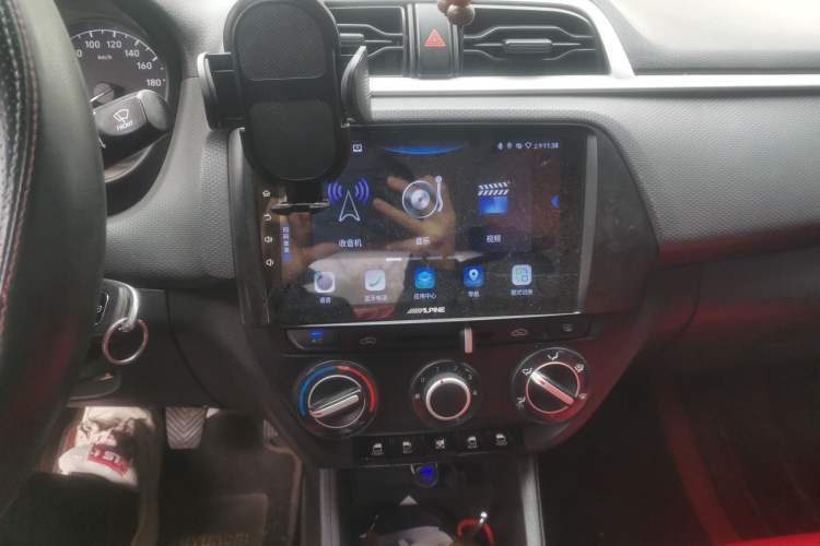 Used Hyundai Verna (older generation) 2020 1.4L Manual GLS Vibrant Edition Audio And AC Panel