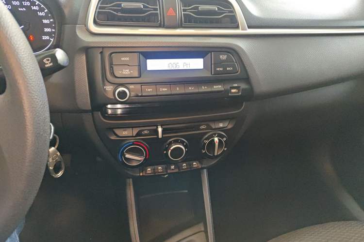 Used Hyundai Verna (older generation) 2020 1.4L Manual GL Refreshed Edition Audio And AC Panel