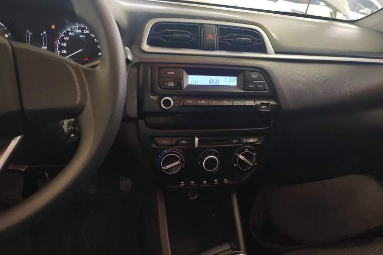 Used Hyundai Verna (older generation) 2020 1.4L Manual GL Refreshed Edition Audio And AC Panel