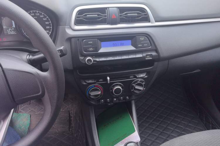 Used Hyundai Verna (older generation) 2020 1.4L Manual GL Refreshed Edition Audio And AC Panel