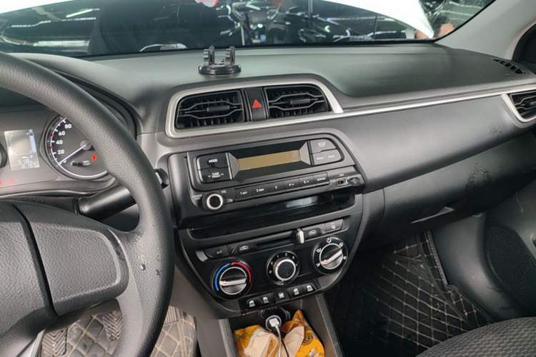 Used Hyundai Verna (older generation) 2020 1.4L Manual GL Refreshed Edition Audio And AC Panel