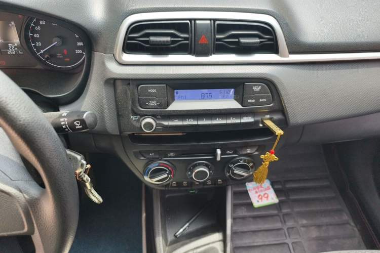 Used Hyundai Verna (older generation) 2020 1.4L Manual GL Refreshed Edition Audio And AC Panel