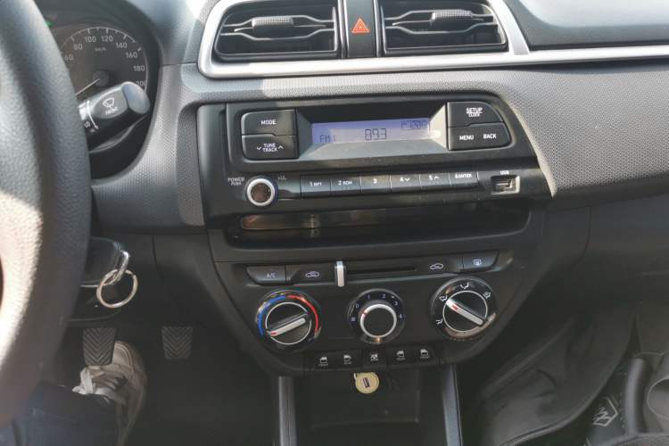 Used Hyundai Verna (older generation) 2020 1.4L Manual GL Refreshed Edition Audio And AC Panel