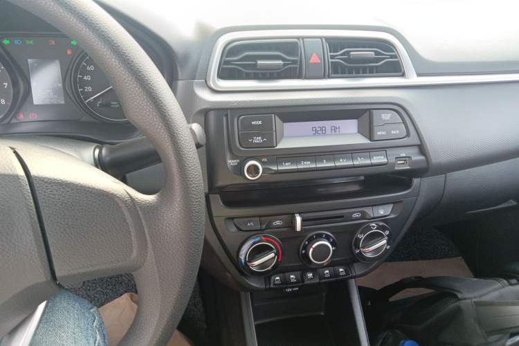 Used Hyundai Verna (older generation) 2020 1.4L Manual GL Refreshed Edition Audio And AC Panel
