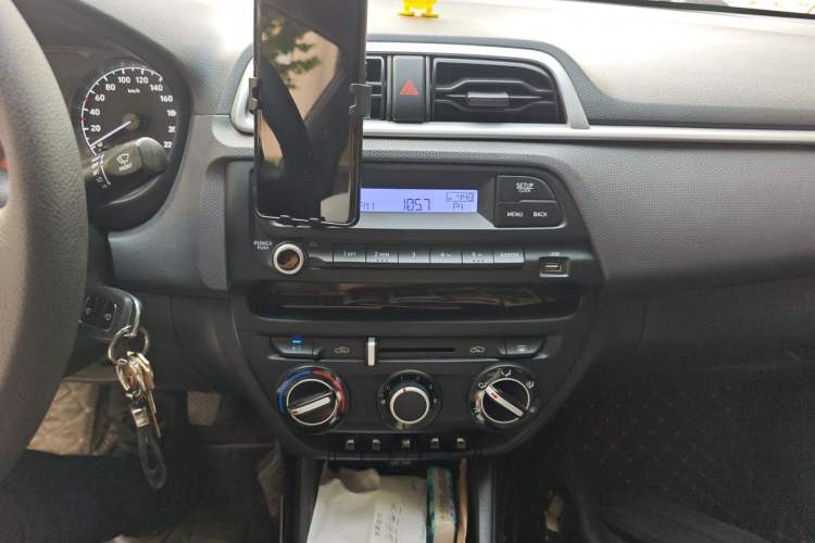 Used Hyundai Verna (older generation) 2020 1.4L Manual GL Refreshed Edition Audio And AC Panel