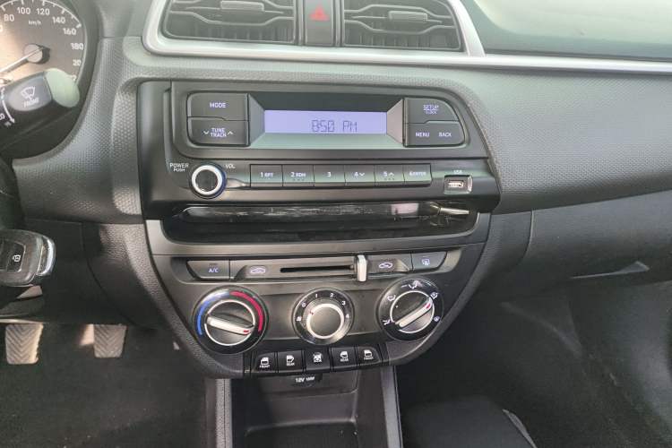 Used Hyundai Verna (older generation) 2020 1.4L Manual GL Refreshed Edition Audio And AC Panel