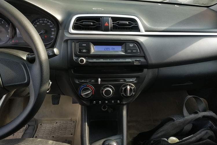 Used Hyundai Verna (older generation) 2020 1.4L Manual GL Refreshed Edition Audio And AC Panel
