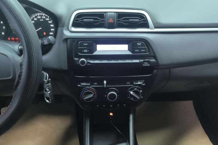 Used Hyundai Verna (older generation) 2020 1.4L Manual GL Refreshed Edition Audio And AC Panel