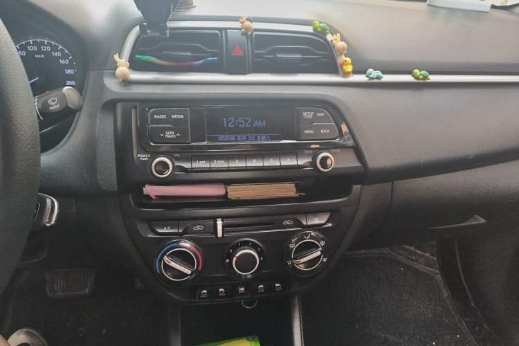 Used Hyundai Verna (older generation) 2020 1.4L Automatic GLS Enjoyment Edition Audio And AC Panel