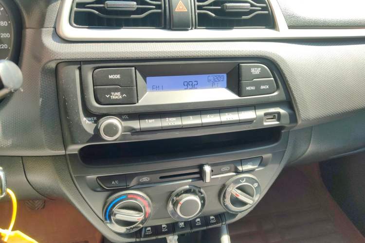 Used Hyundai Verna (older generation) 2020 1.4L Manual GL Refreshed Edition Audio And AC Panel