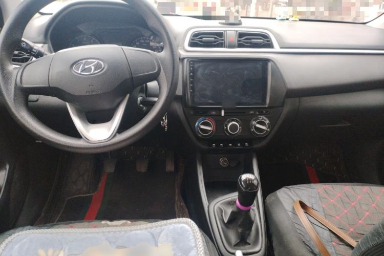 Used Hyundai Verna (older generation) 2020 1.4L Manual GL Refreshed Edition Center Console
