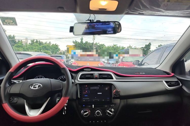 Used Hyundai Verna (older generation) 2020 1.4L Manual GL Refreshed Edition Center Console