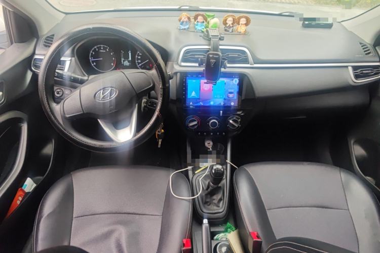 Used Hyundai Verna (older generation) 2020 1.4L Manual GL Refreshed Edition Center Console