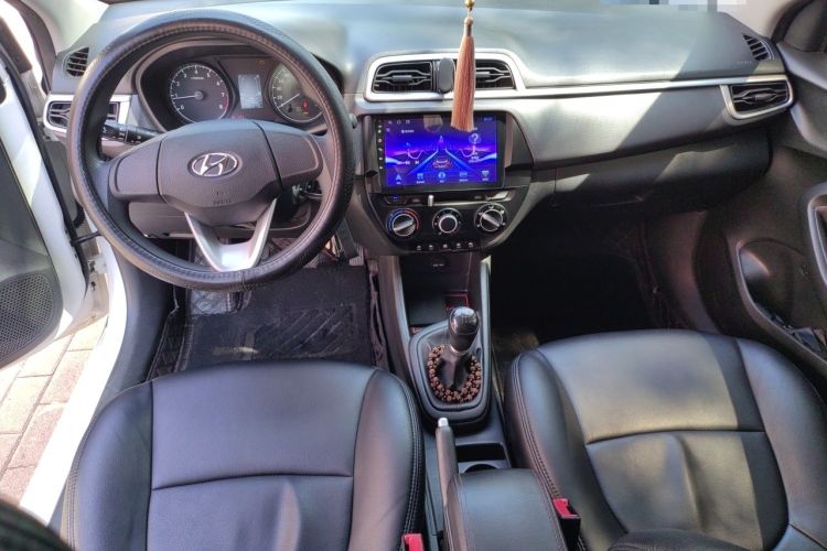 Used Hyundai Verna (older generation) 2020 1.4L Manual GL Refreshed Edition Center Console