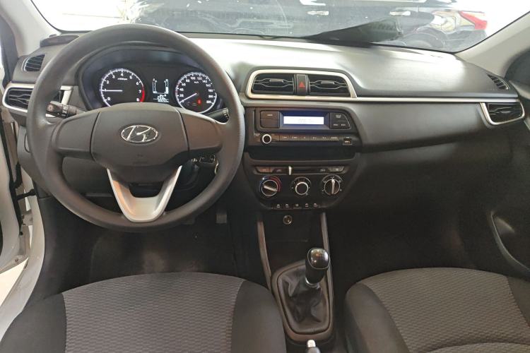 Used Hyundai Verna (older generation) 2020 1.4L Manual GL Refreshed Edition Center Console