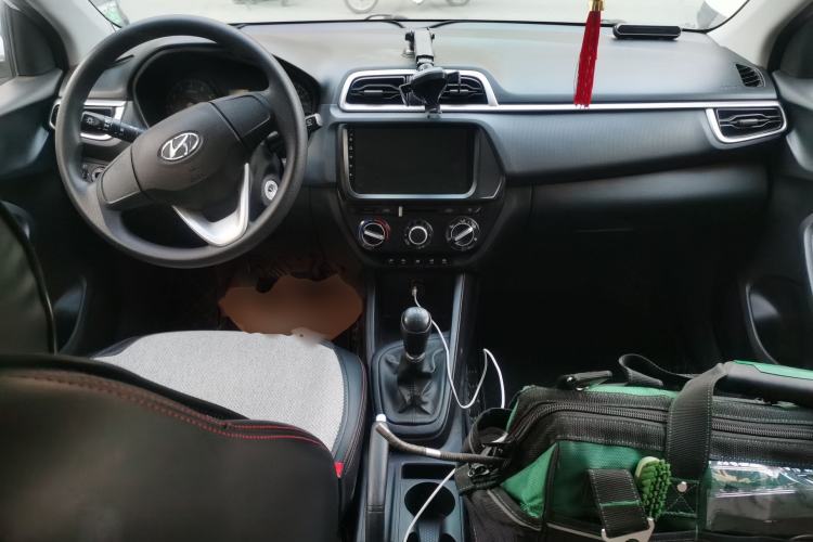 Used Hyundai Verna (older generation) 2020 1.4L Manual GL Refreshed Edition Center Console