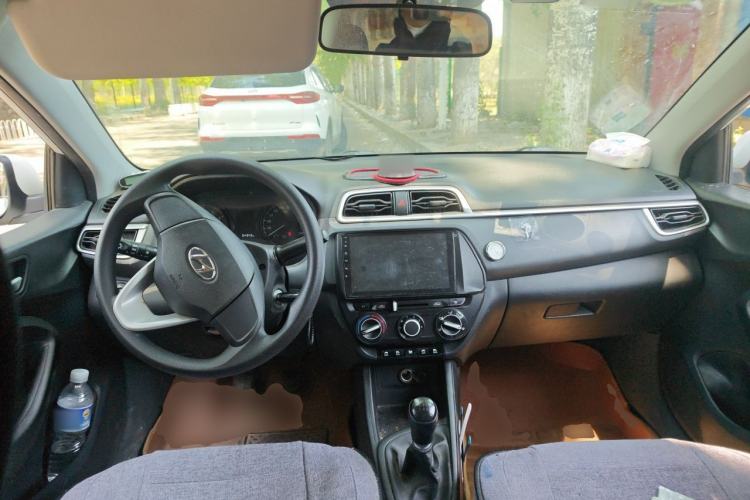 Used Hyundai Verna (older generation) 2020 1.4L Manual GLS Vibrant Edition Center Console
