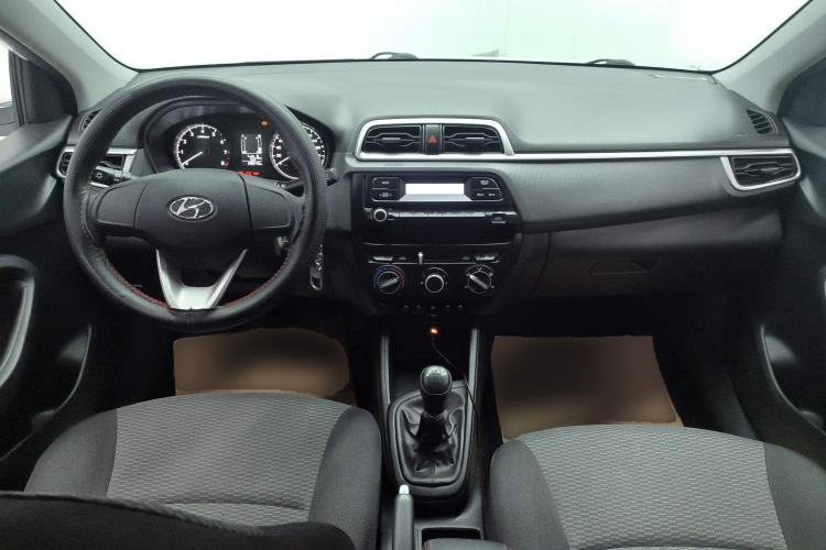 Used Hyundai Verna (older generation) 2020 1.4L Manual GL Refreshed Edition Center Console