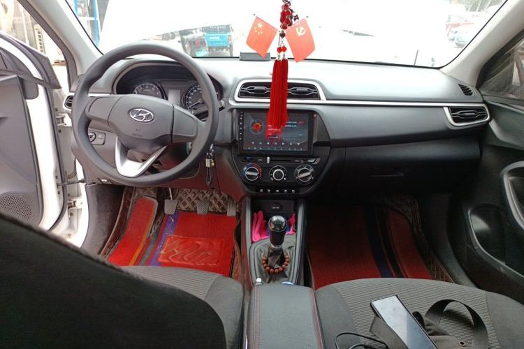 Used Hyundai Verna (older generation) 2020 1.4L Manual GL Refreshed Edition Center Console