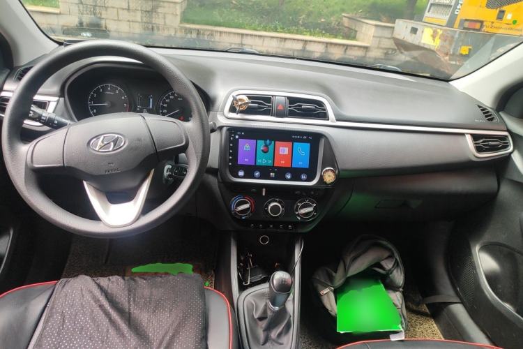 Used Hyundai Verna (older generation) 2020 1.4L Manual GL Refreshed Edition Center Console